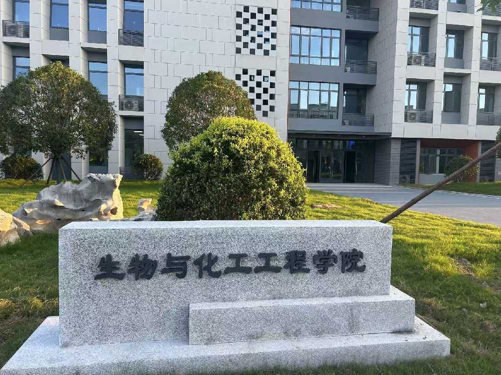 李沧区扬州职业大学体育场高杆灯项目
